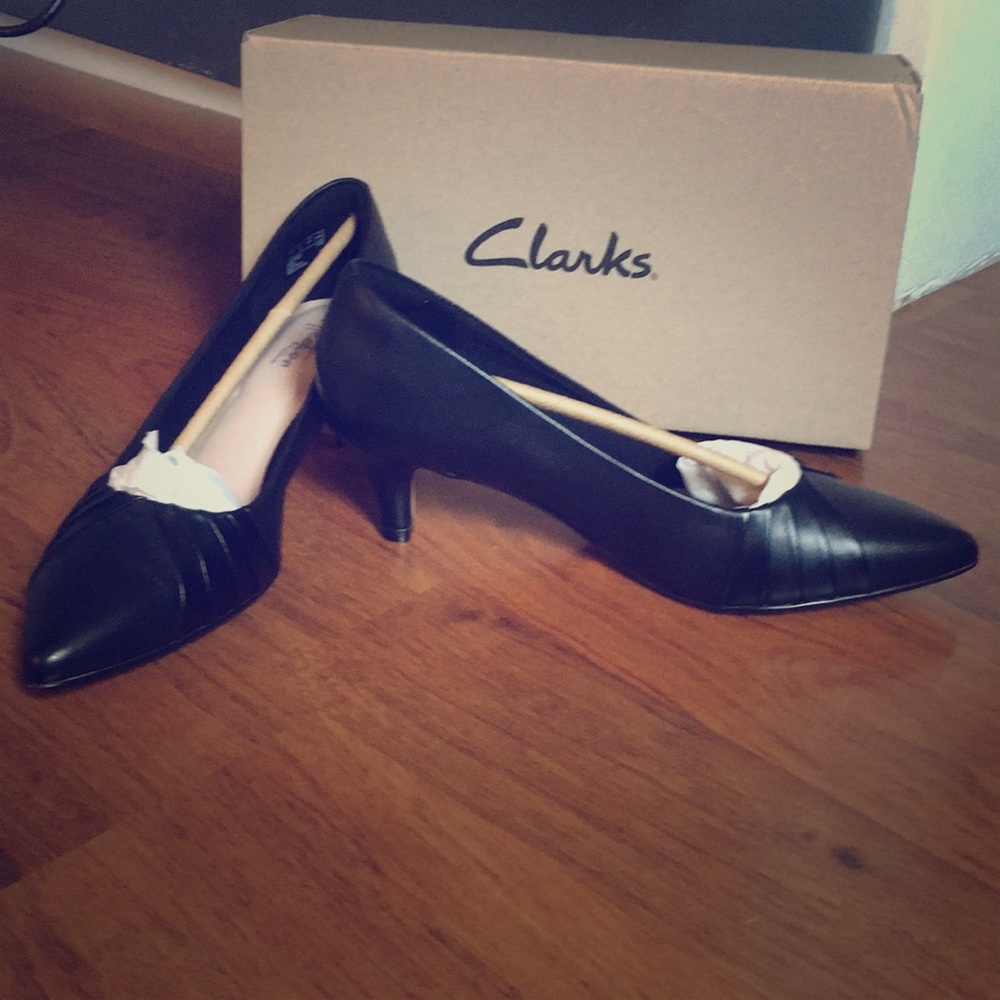 Clark’s black pumps